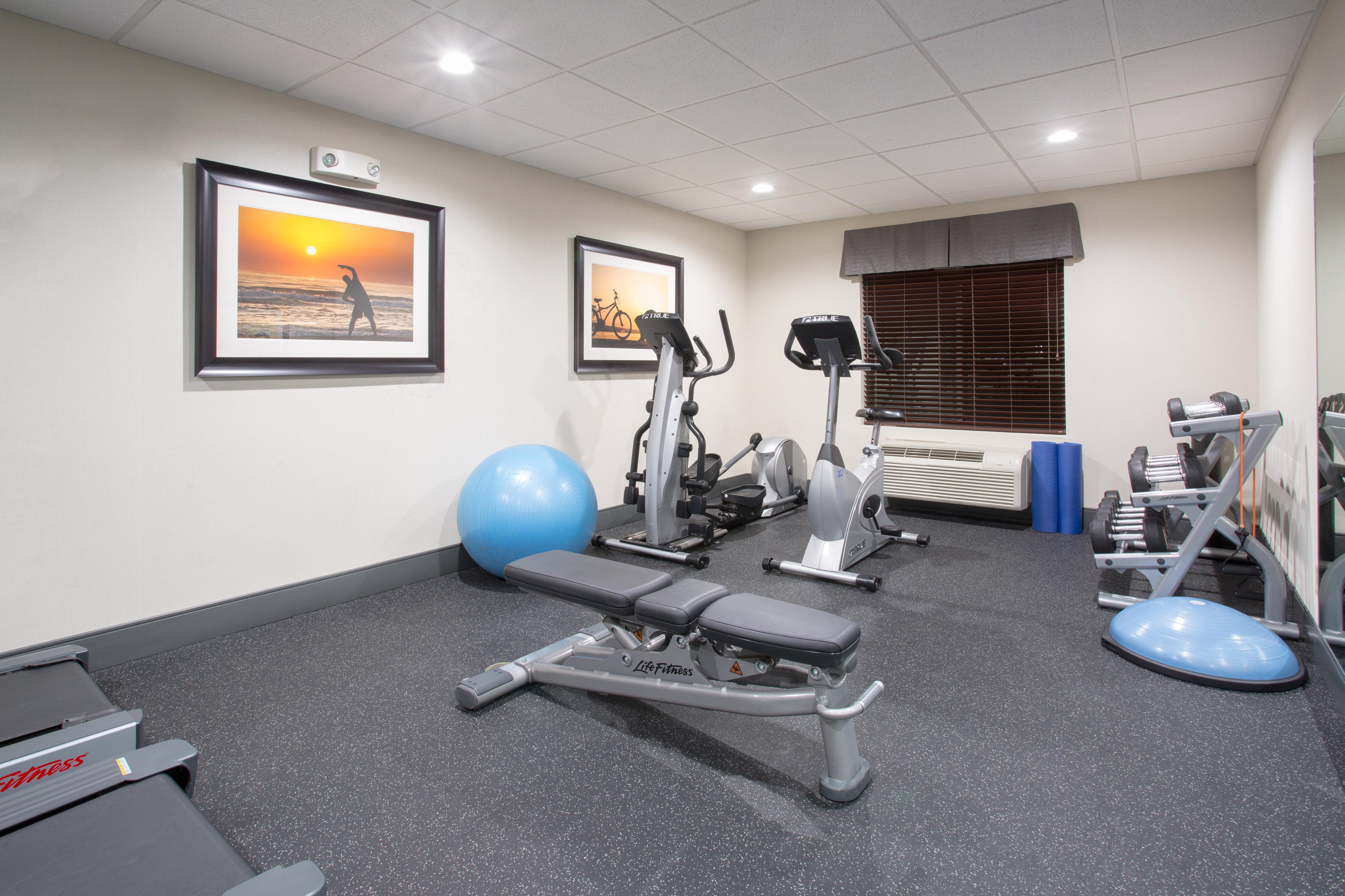 Holiday Inn Express Hotel & Suites Concordia Us 81 By Ihg Exterior foto