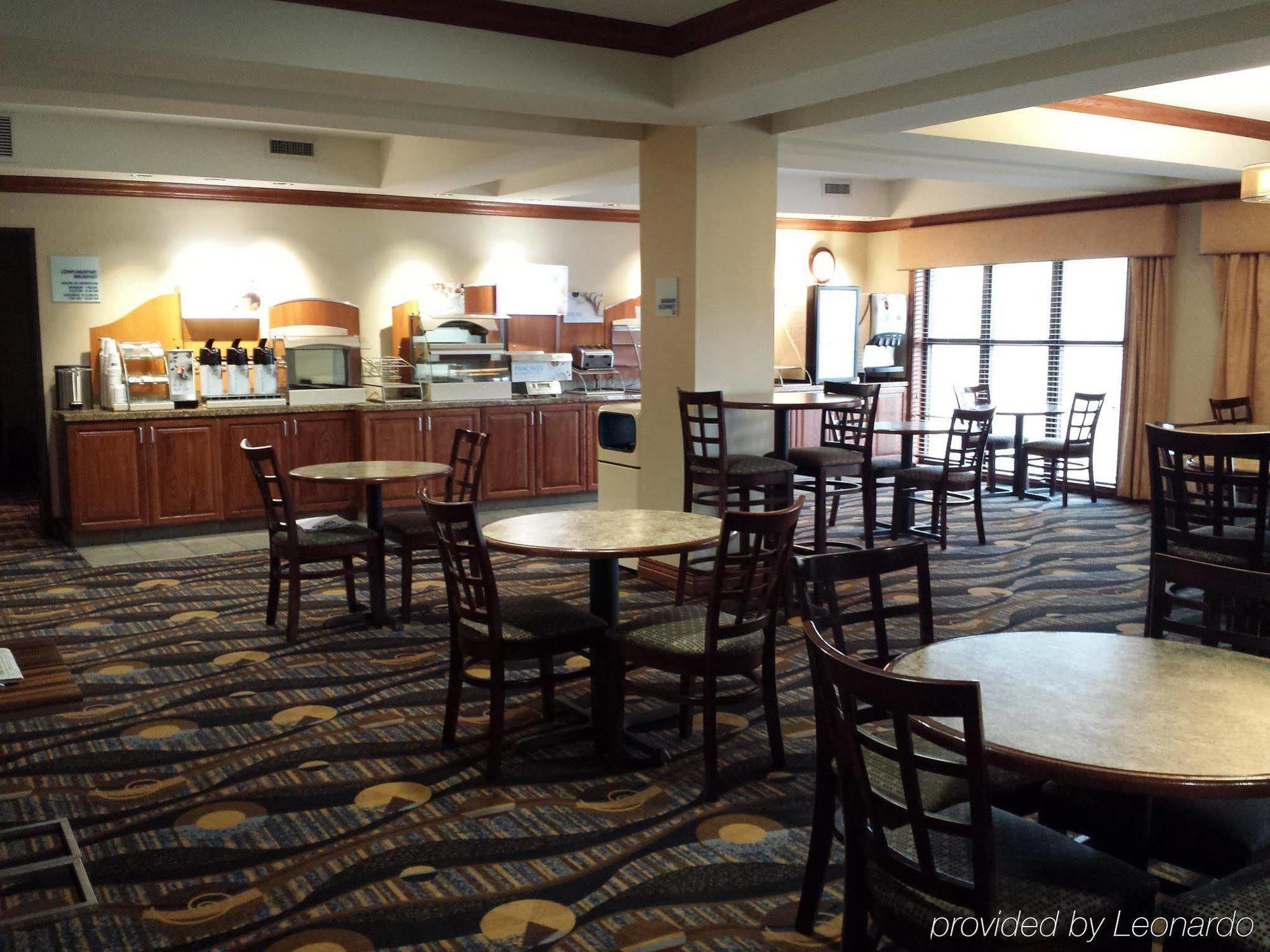 Holiday Inn Express Hotel & Suites Concordia Us 81 By Ihg Exterior foto